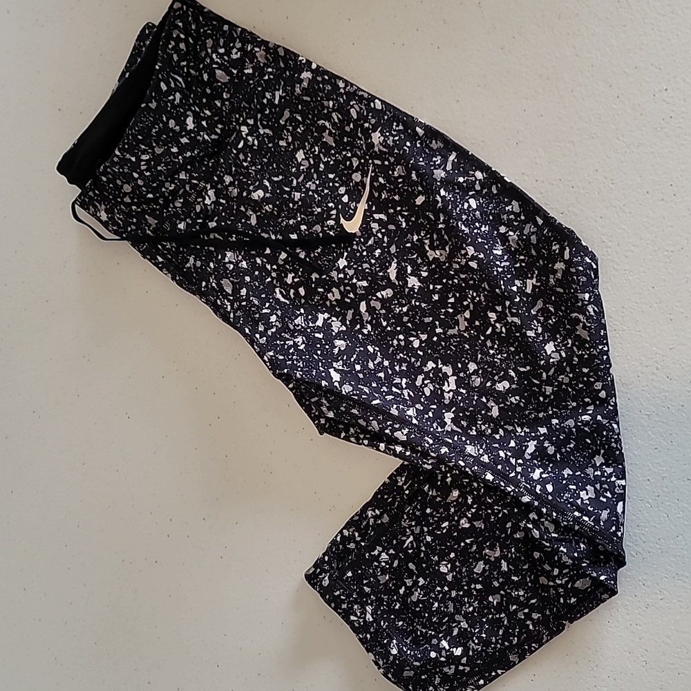 Nike Dri-fit Capris Large